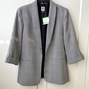 Black/white roll tab sleeve blazer